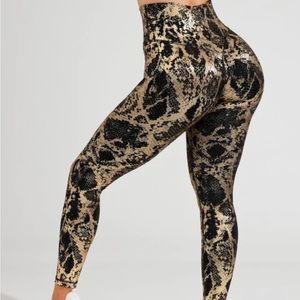 Buff bunny leggings small